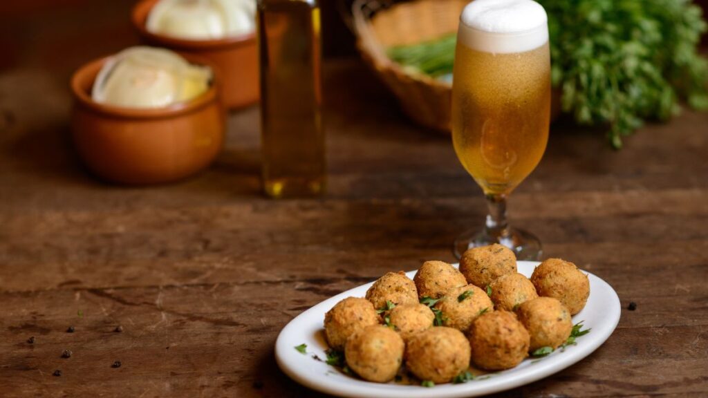 Bolinho de Bacalhau com cerveja